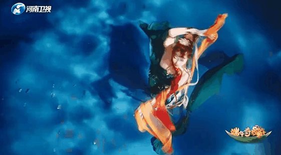 全网刷屏！这段又燃又梦幻的“水中飞天”舞蹈，你一定要看