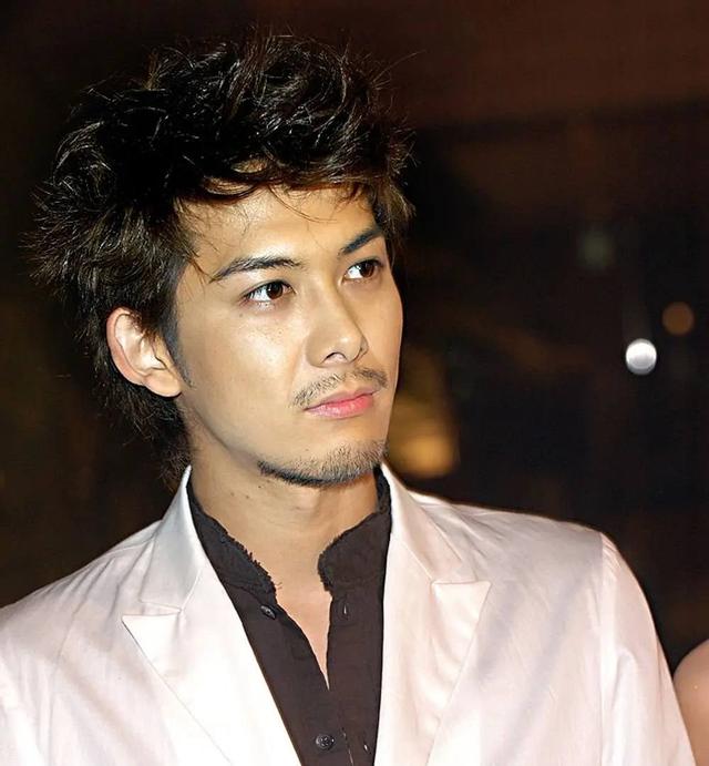 “最后的美少年”柏原崇：现今44岁没发福，和女友交往11年不结婚