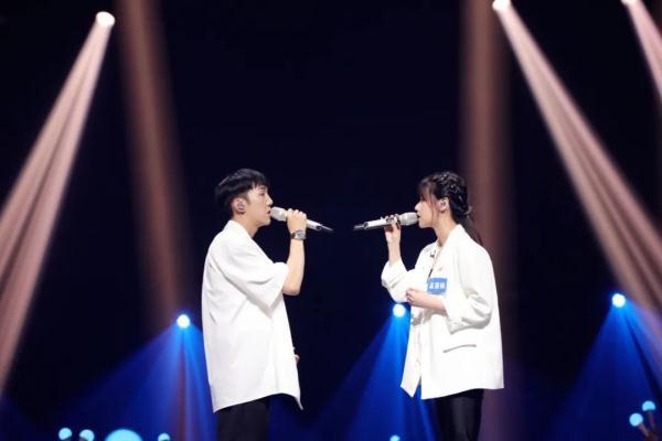 来《谁是宝藏歌手》听歌，结果慕了这段神仙感情……