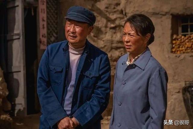 她是国家一级演员,泳装出镜第一人,如今在《希望的大地》打酱油