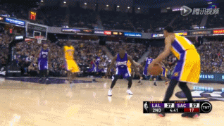这一扣我能吹一年！科比飞身空接震惊全场