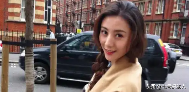 72岁导演尤小刚,与三婚妻子3年抱俩娃,如今两个儿子超高颜值