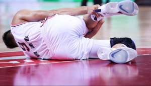 分特(易建联重伤离场，网友：一个时代真的要结束了？)