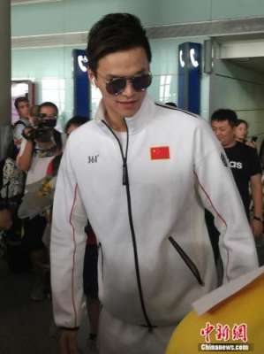 孙杨现状(孙杨今晨载誉归来 自评满意游泳世锦赛表现)