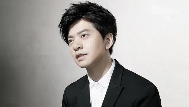 李健翻唱《在水一方》,韩红泪洒现场:音乐,直击灵魂的温柔力量