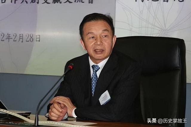 靠卖“女性用品”身家百亿的他，儿子娶豪门白富美，自己却吃泡面