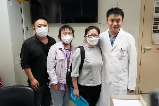 再遇为自己挡刀的患者家属，陶勇医生笑了，网友却想哭