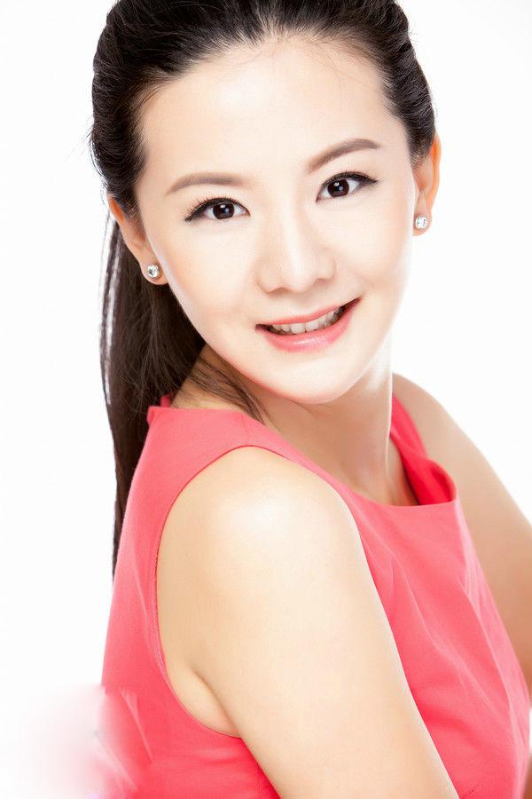 王馨可清丽脱俗的外貌和灵气十足的表演风格受到观众的喜爱