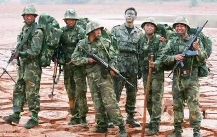 为什么《士兵突击》后再无军旅剧了？全剧没有女人，一样封神？