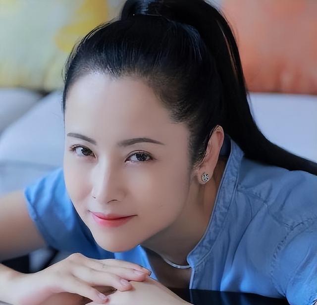 曾被骂同性恋的她，41岁结婚生子却与丈夫对簿公堂，现在过得如何