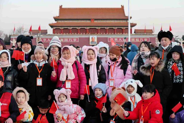 京城拍客今日精选｜寻常烟火巷 花灯初点亮