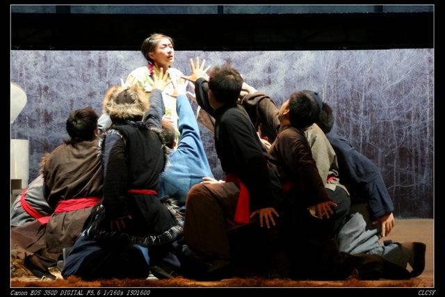 从话剧《荒原与人》的叙述方法中，体会戏曲传统叙事的改变