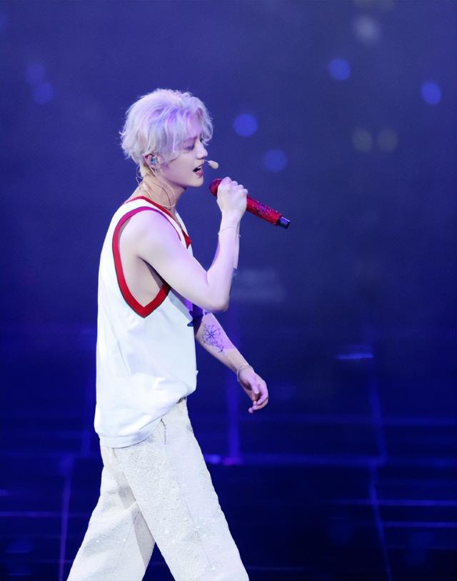 有一种“差距”叫鹿晗与关晓彤，官宣6年后，两人棋局终于被看清