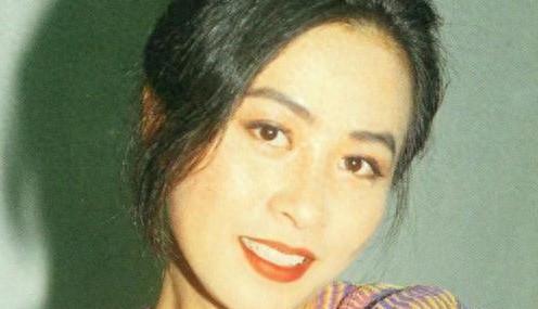 刘嘉玲当时有多美？风情万种一双大眼睛，难怪梁朝伟没逃过美人关