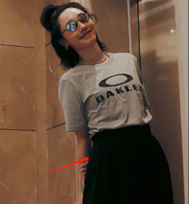 白百何又怀孕了？被拍到大肚照疑似怀三胎，本人微博透露信息不少