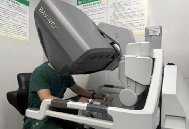 西藏首例！机器人辅助，这项高难度手术成功实施