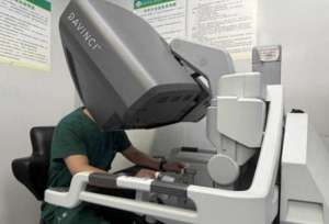 易浩(西藏首例机器人辅助，这项高难度手术成功实施)