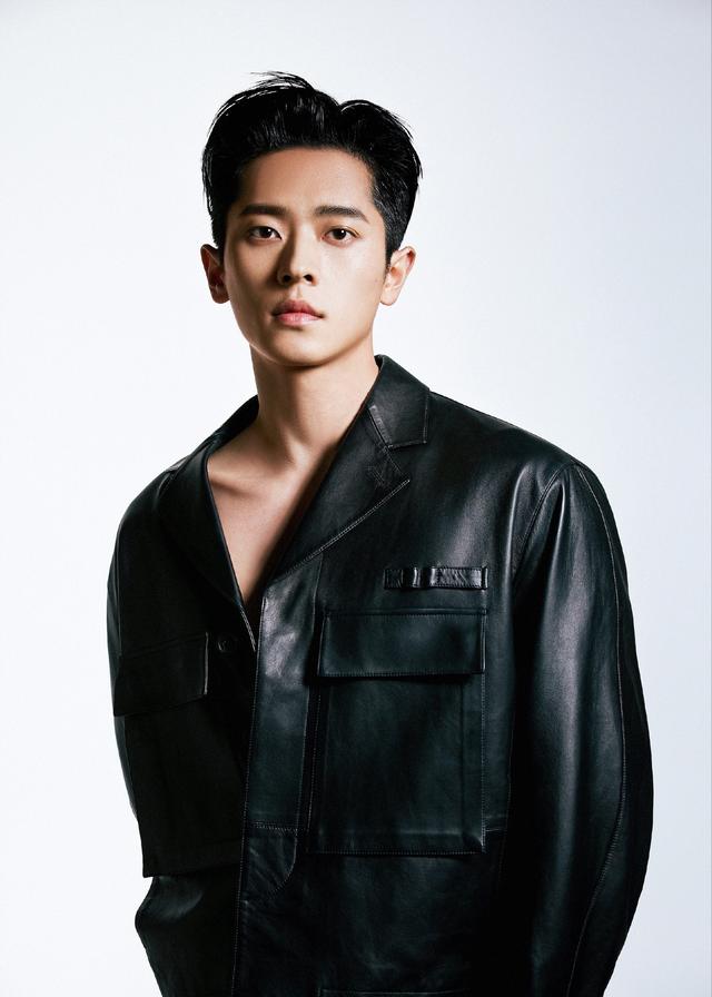 《虚颜》男主曾被嘲“古装丑男”，现因颜值出圈，还撞脸陈冠霖