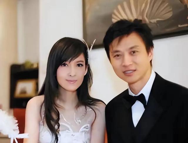 从玉女到“圣母”：周慧敏30年忍辱史撕开娱乐圈婚姻遮羞布