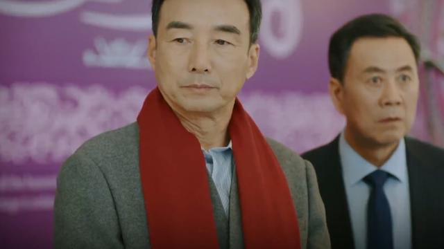 施京明：娶了圈外妻子，婚后生一儿一女，幸福美满