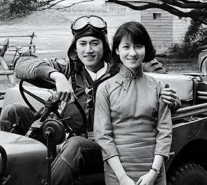 郭轸(飞行员爱人走后，沦落风尘，包养男人：《一把青》朱青的堕落史)