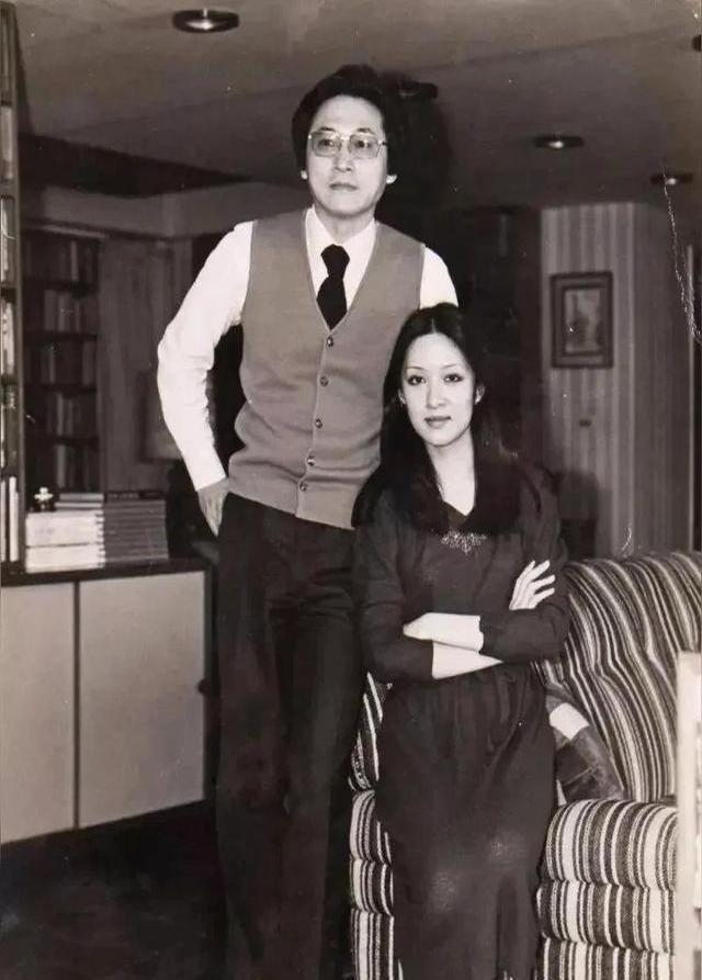 胡因梦用两个字回应112天婚姻,与李敖新婚夜因一杯茶撕碎结婚证