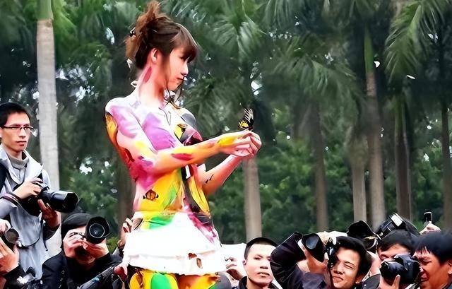 最红“裸模”张筱雨,一年拍21套人体写真,但38岁却仍孤身一人