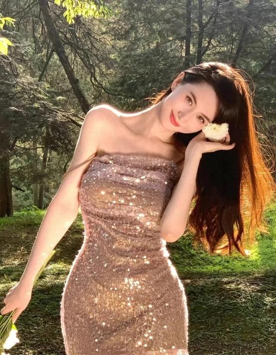蓝心妍:“三级片” 风暴后,财富如山无人敢近,孤独似海何解?
