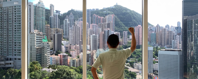铁腿水上漂李力持为香港吟诗一首，网友：读着就读成星爷的感觉