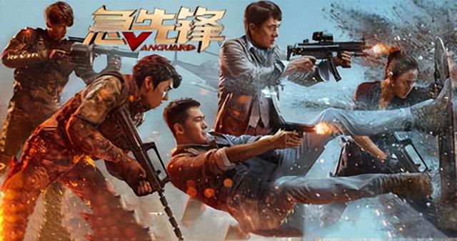 成龙：从跑龙套到国际功夫巨星，他的成功，到底付出了多大的代价