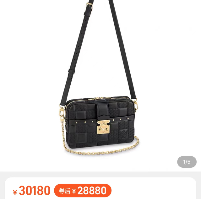 央视主持杨帆携妻接娃！老婆穿连裤装容貌曾遭质疑，7岁女儿似妈