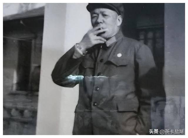 他多次刁难徐帅，被称为整人专家，遭撤职后求助韩先楚，结果如何