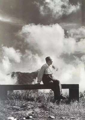 毛泽东写的诗(今天重温这些经典诗词，缅怀一代伟人毛泽东)