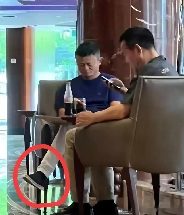 马云近况曝光，现身纽约未带保镖，身影落寞无人识现状让人唏嘘