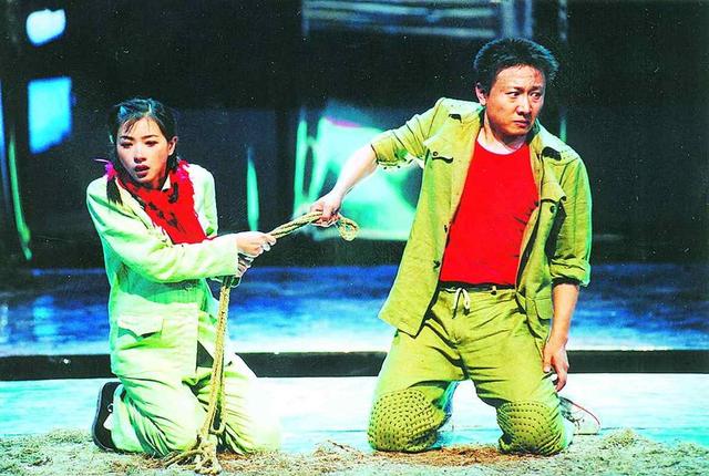 从话剧《荒原与人》的叙述方法中，体会戏曲传统叙事的改变