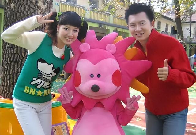 这两位熟悉的主持人，原来是夫妻？搭档了21年，儿女双全却被骂惨