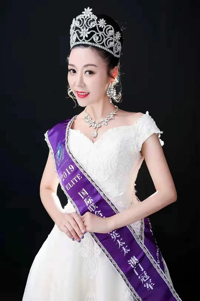 二人转传奇郑淑云：舞台璀璨与生活神秘