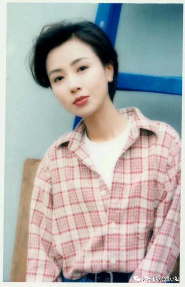 52岁仍单身，香港短发女神近照曝光！曾是古天乐郭富城身边女主角