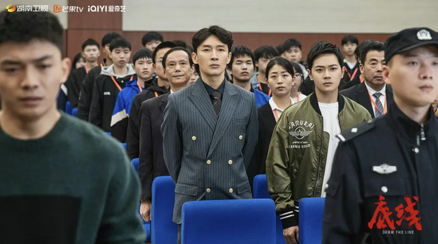 靳东新剧《底线》爆了，14集拍了四个大案，网友：这尺度必须5星