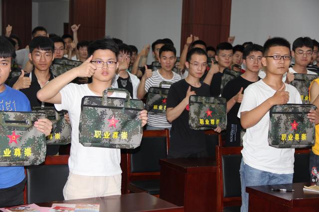 国家的优抚政策这么好，扛枪保国无上荣光，我要去当兵