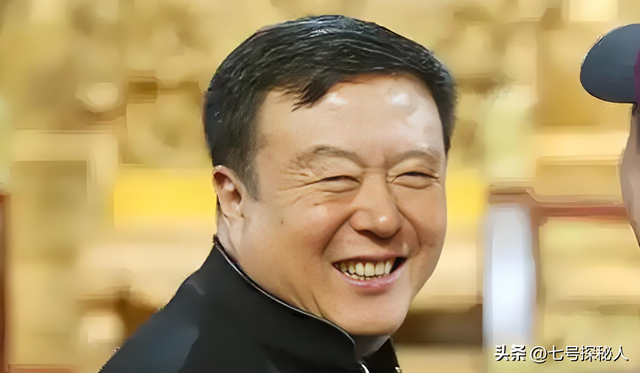 72岁导演尤小刚,与三婚妻子3年抱俩娃,如今两个儿子超高颜值