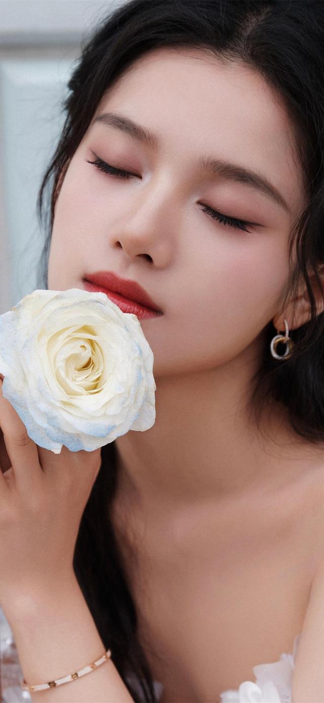 女皇张婧仪，肤白貌美大长腿，全都长在审美上了