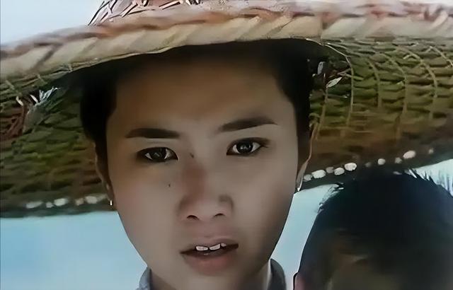 当年她败坏了印小天的名声，借此走红嫁给导演，如今怎么样了