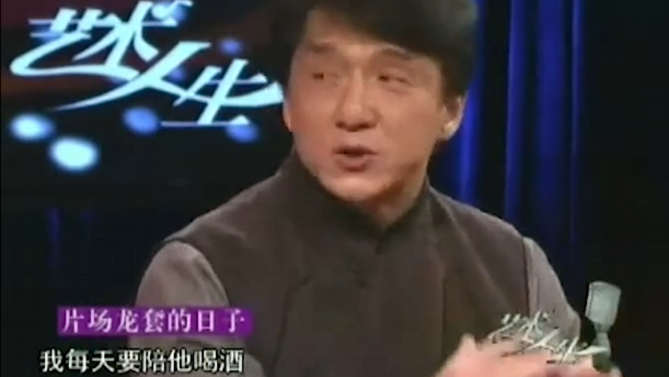 成龙：从跑龙套到国际功夫巨星，他的成功，到底付出了多大的代价