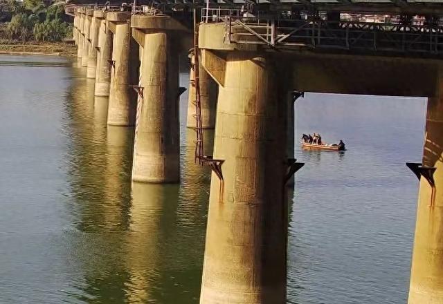 生死时速，3分钟从15米深水底抢回一条命！