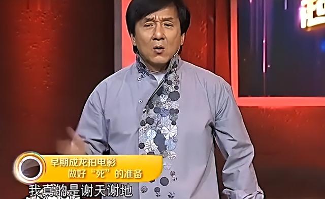 成龙：从跑龙套到国际功夫巨星，他的成功，到底付出了多大的代价