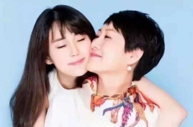 原来张凯丽被“抵制”是有原因的，代言翻车，强捧女儿都不是关键