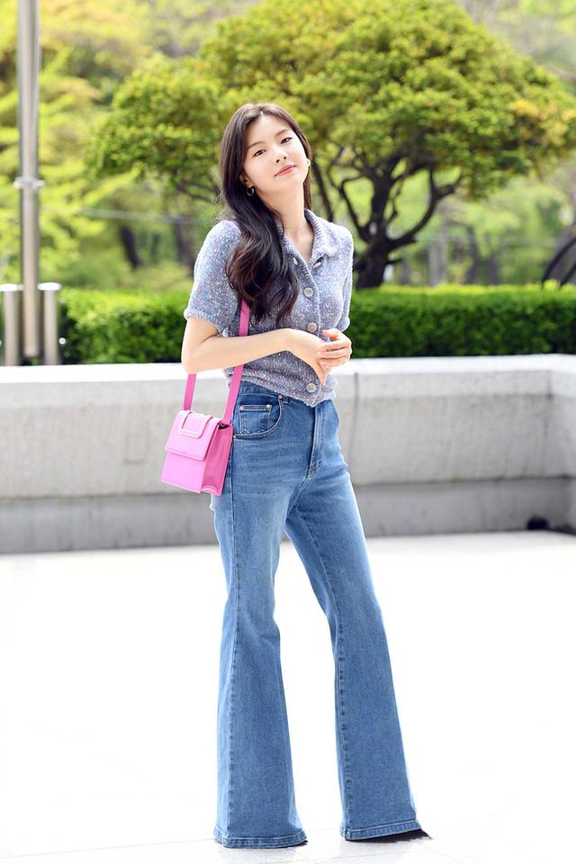 眼光确实好!李光洙女友李先彬私服曝光,喇叭裤秀出惹眼大长腿