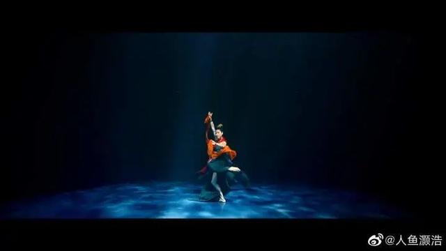 全网刷屏！这段又燃又梦幻的“水中飞天”舞蹈，你一定要看