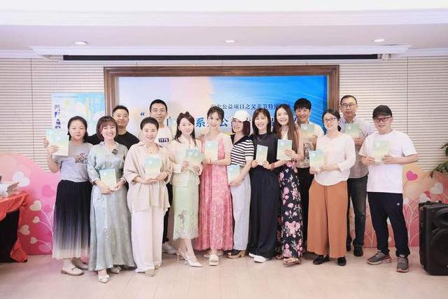 “做自己的光”!一场特殊的新书发布会在北京举办